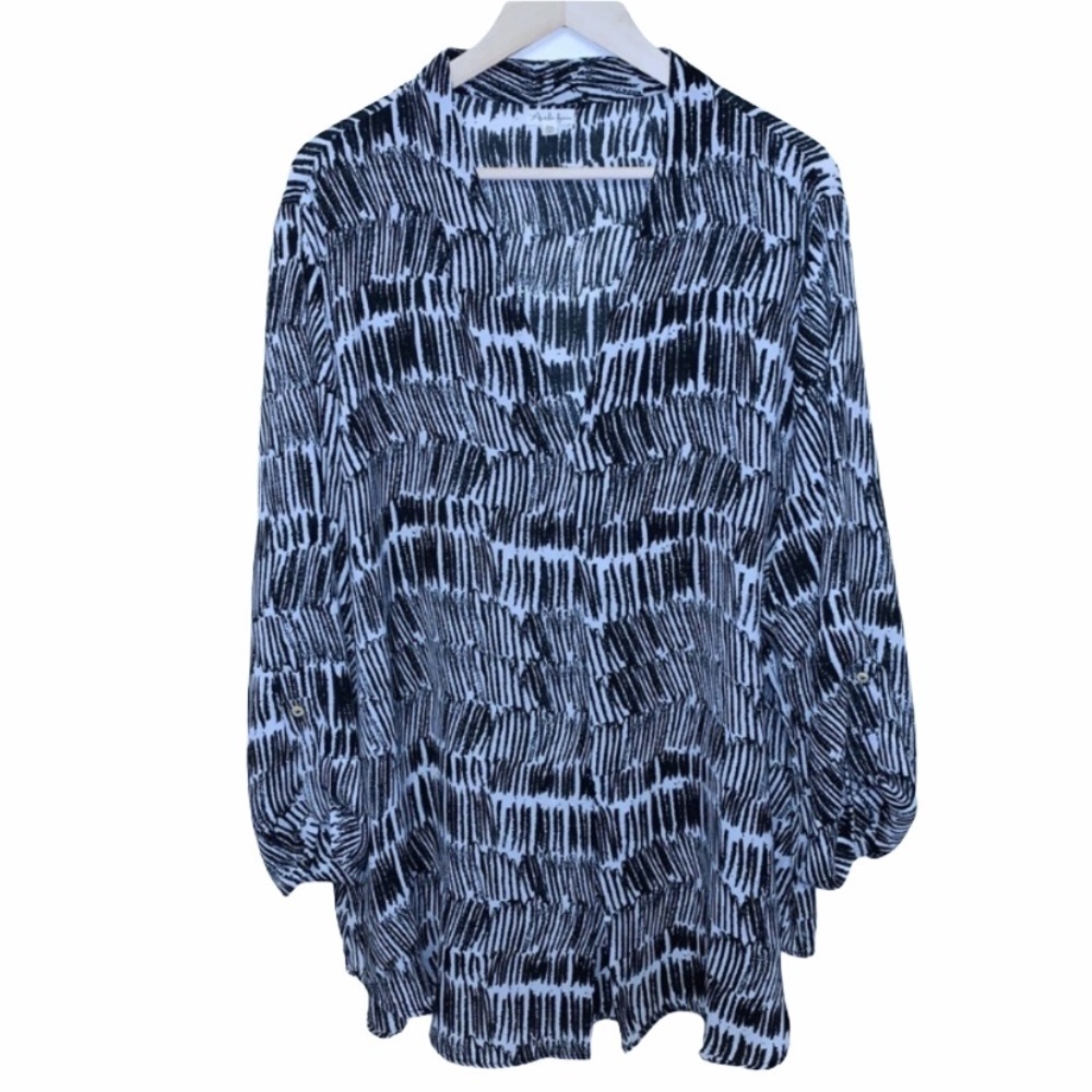 EUC Antilla Femme V-Neck Tab Sleeve Blouse